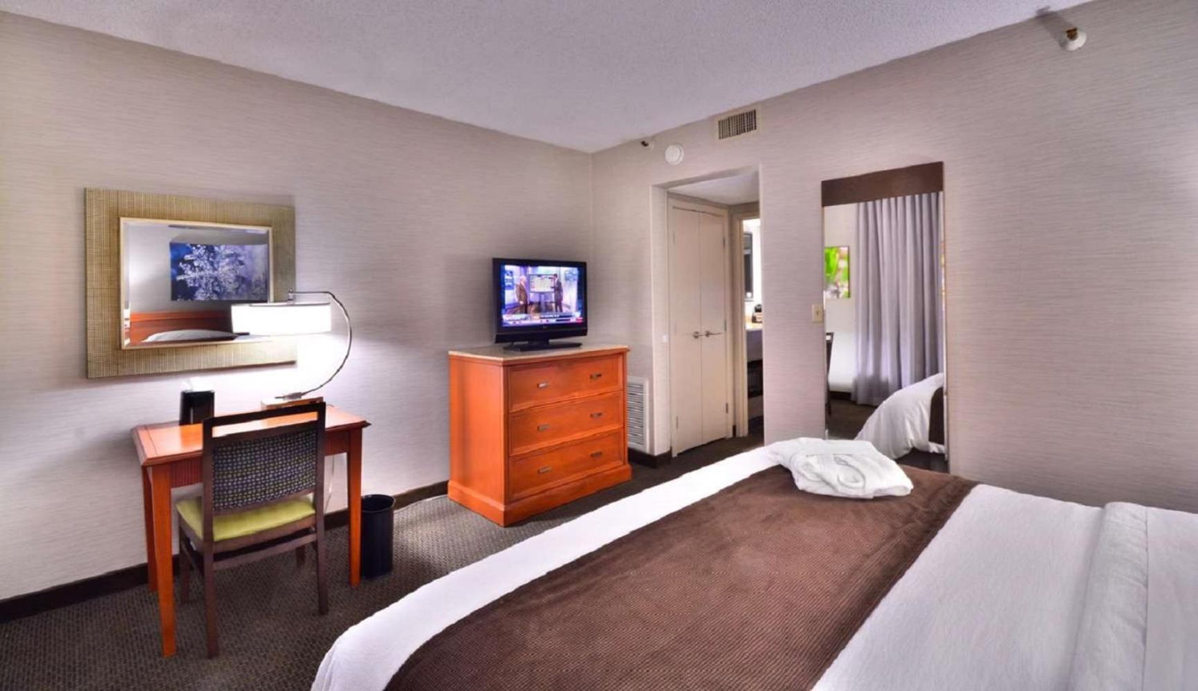 เอ็มบาสซี สวีท บาย ฮิลตัน เดนเวอร์ เซนทรัล พาร์ค Hotel ภายนอก รูปภาพ
