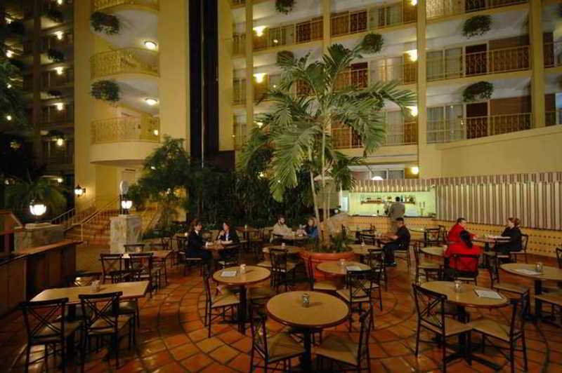 เอ็มบาสซี สวีท บาย ฮิลตัน เดนเวอร์ เซนทรัล พาร์ค Hotel ภายนอก รูปภาพ